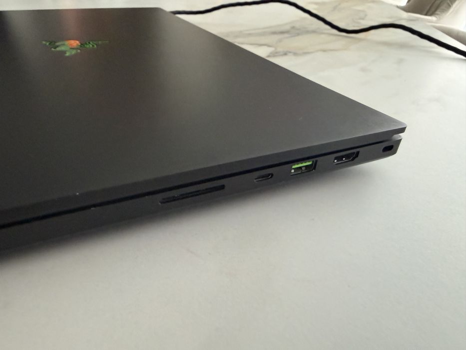 Razer Blade 17 touch 4k 120 hz i7 rtx 2080 super