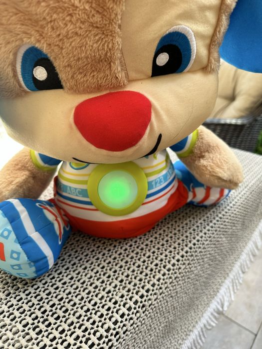 Interaktywny piesek Fisher-Price dla 2 latka