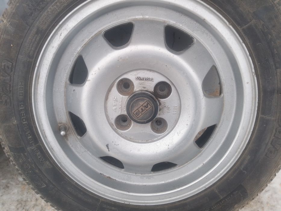 Продам тітани 4.100 R15. зимовою резиною