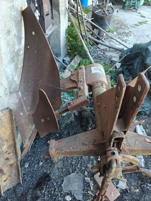 Arados charrua para trator