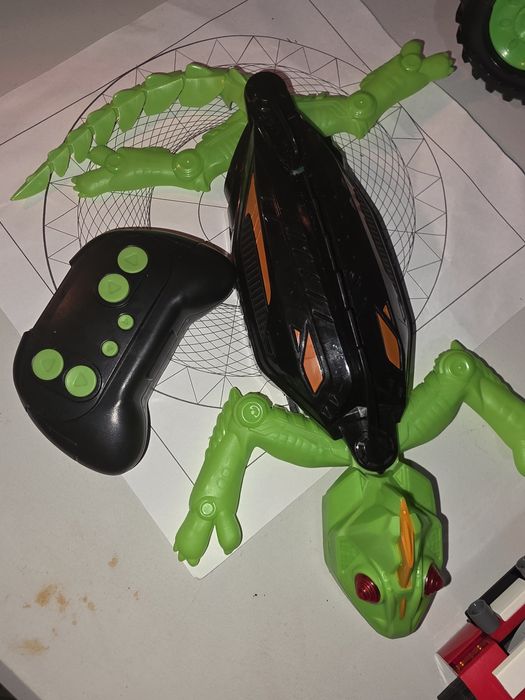 Робот  ящерица гекон