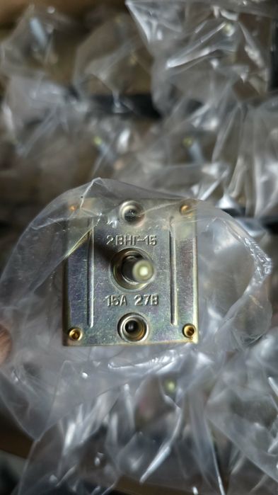 Тумблера ппг-15к-2с, 2внг-15,2ВГ15-2С
ВГ-15К-2С -28шт

2В