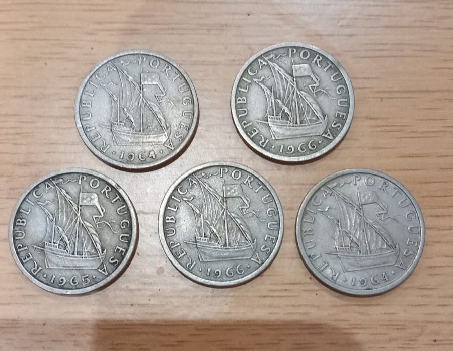 Moedas de 5 escudos da República