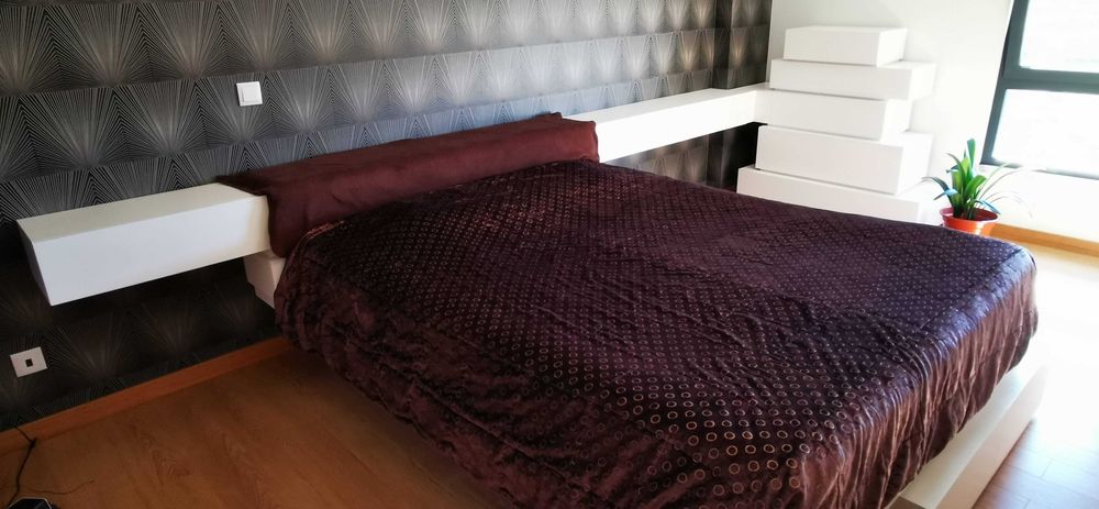 Cama Casal com Camiseiro Lacado