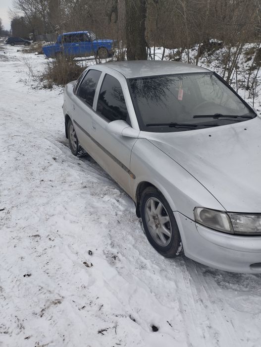 Продам Опель векрта машина технічно справному стані потребує не значних робіт або обмін на євро бляху