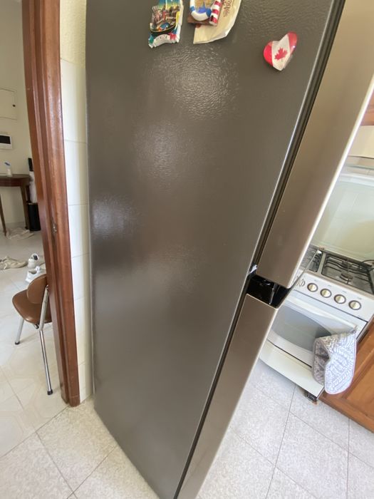 De 500 para €225 Frigorífico HISENSE RT422N4ACE (No Frost - 169.6 cm - 325 L - Inox)  Estamos pertissimo de Leiria 20 min