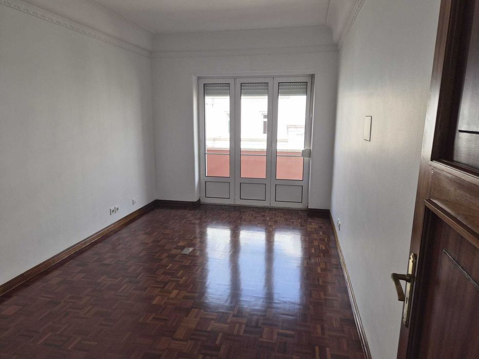 T5 Remodelado - Av. Duque Loulé!!!!