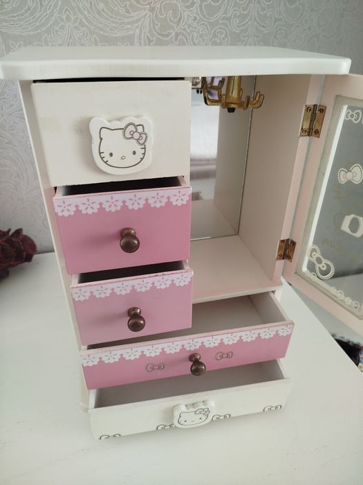 Дерев'яна шкатулка Hello Kitty для прикрас