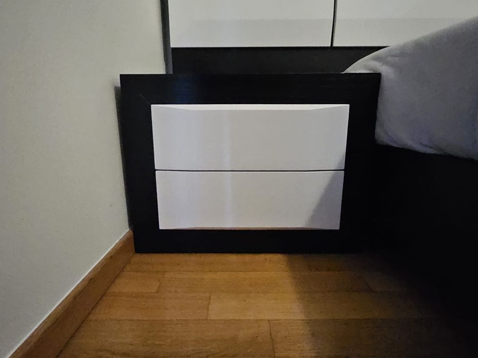 Cama de Casal com Estrado e Mesinhas de Cabeceira (Sem colchão)