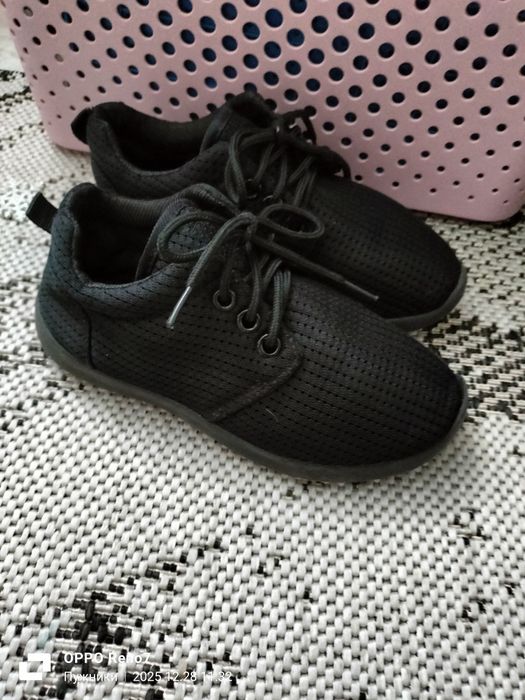 Кросівки літні, кімнаті тапочки