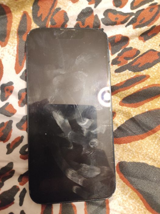 I phone 13 mini - bez takckisim