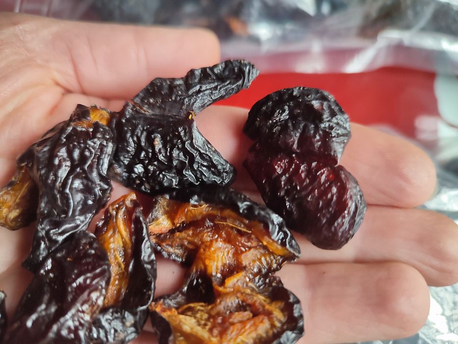 Натуральні сухофрукти без цукру та консервантів .