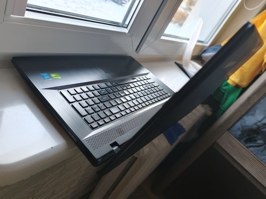 Lenovo G710 / 17" / 1TB / 12GB / Win10