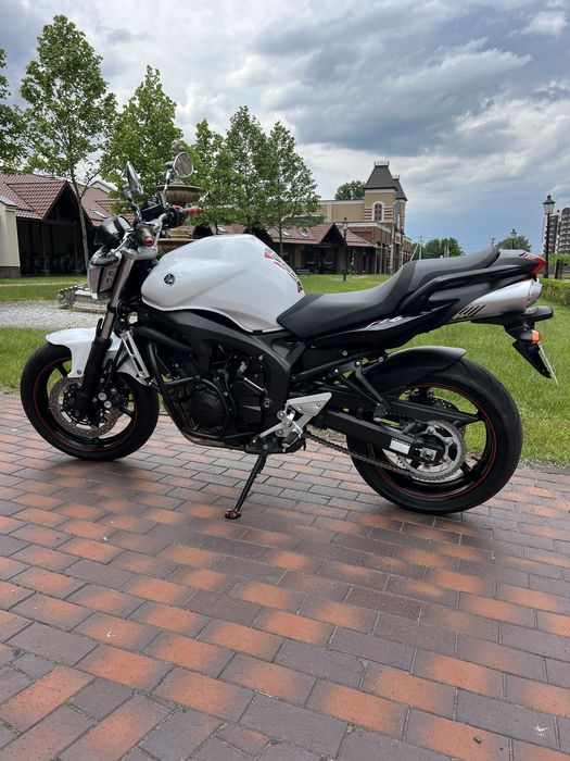 Продам мотоцикл в гарному стані Yamaha fz6 Fazer  повністю все обслужине