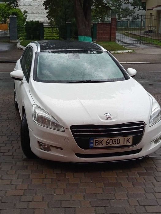 Автомобіль Пежо 508 СВ