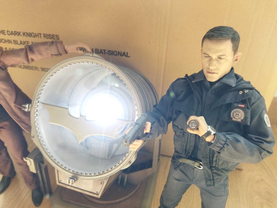 Hot Toys MMS 275 The Dark Night Rises 1/6 Figura Colecionável Batman
