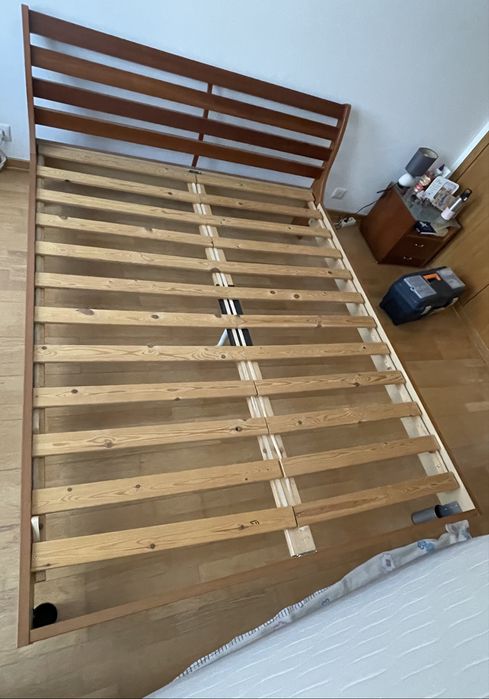 Cama de 200cm em madeira de cerejeira