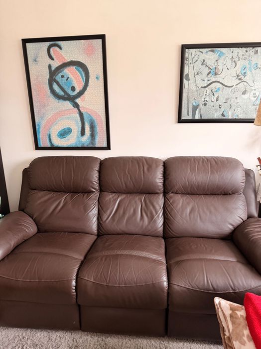 Sofá com pernas extensíveis