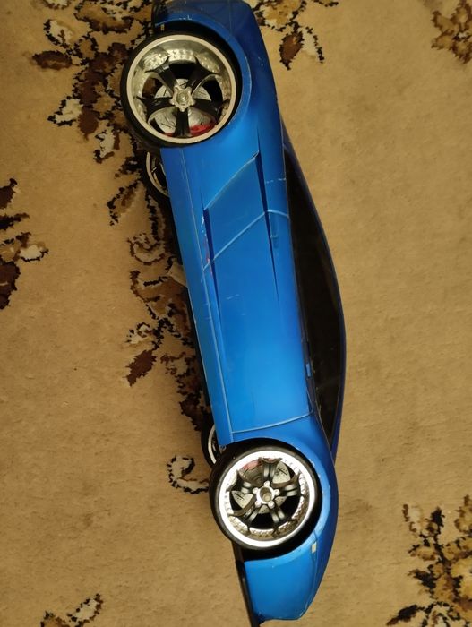 Великий iграшковий автомобiль