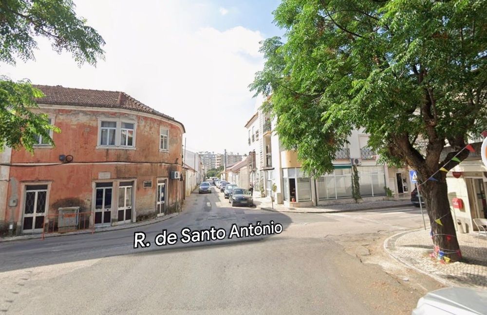 Vende-se apartamento T2 com anexo em Rua de Sto Antonio/Rua das Chas TORRES NOVAS