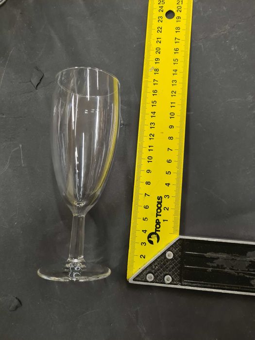 Kieliszki do wina / napojów na nóżce 6 SZT