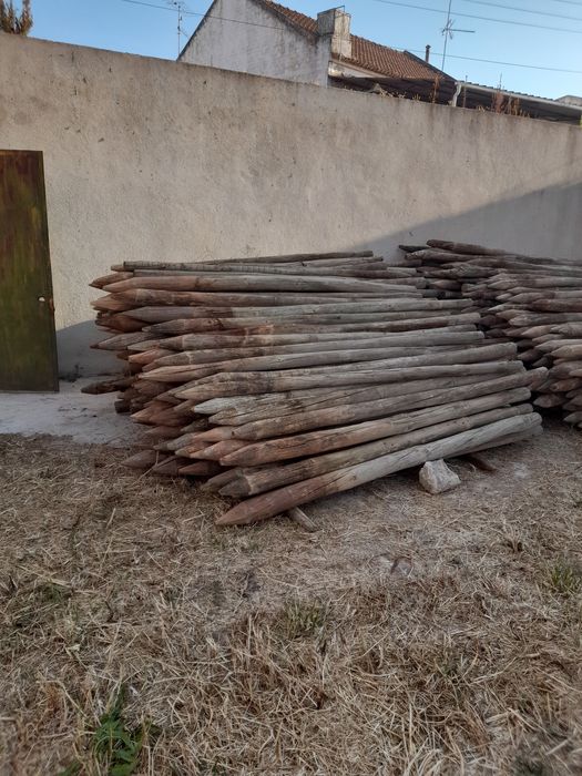 Postes de Madeira Tratados novos e usados com 1,80 mts ,  2,00 mts, 2,
