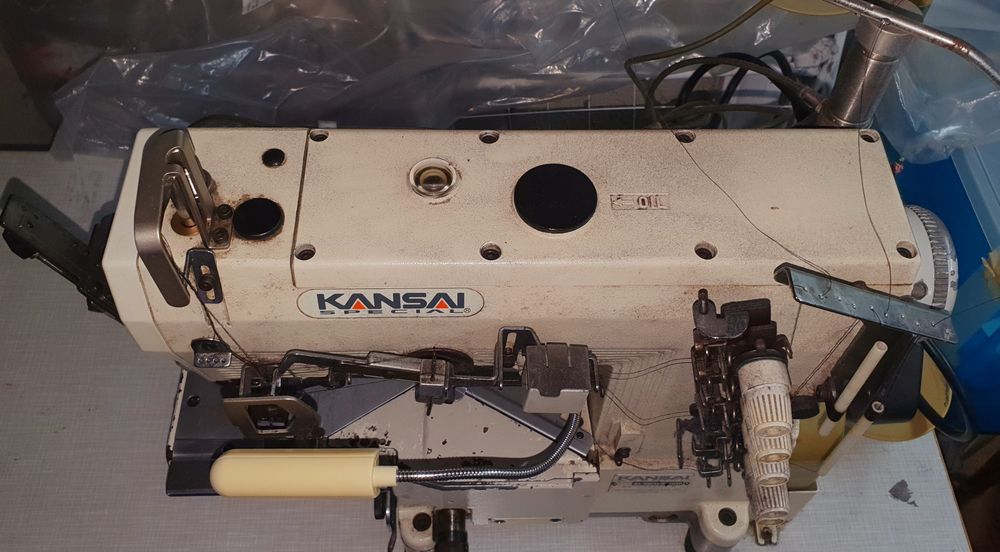 Vendo máquina de recobrimento kansai de 5 agulhas corte linha