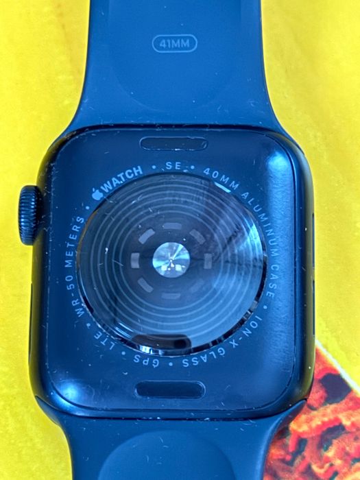 Apple Watch SE 2-го покоління, 40 мм, GPS.