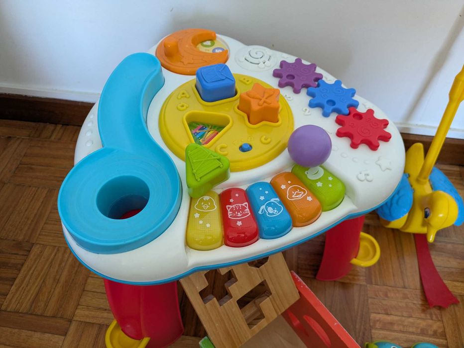 Conjunto de brinquedos para bebé e criança – Mesa de atividades, brinquedos de madeira, xilofone e mais