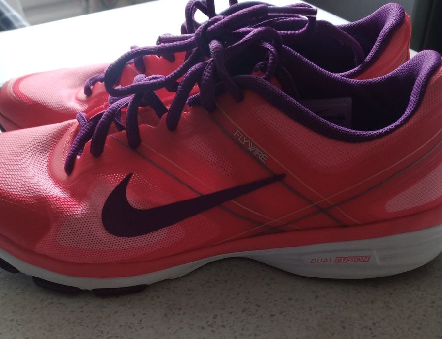 Продам кроссовки