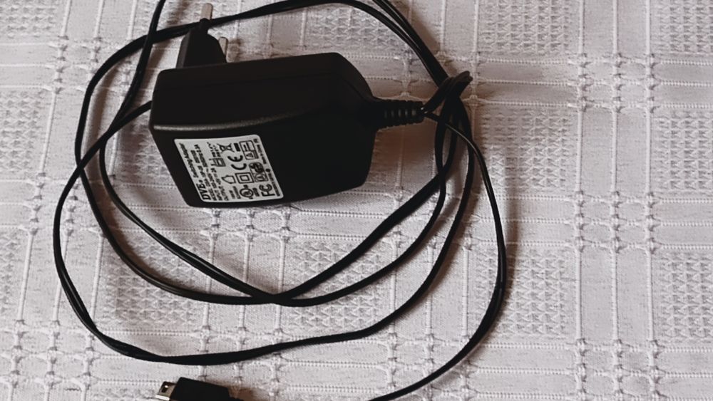 Ładowarka do telefonu - DVE Switching Adapter