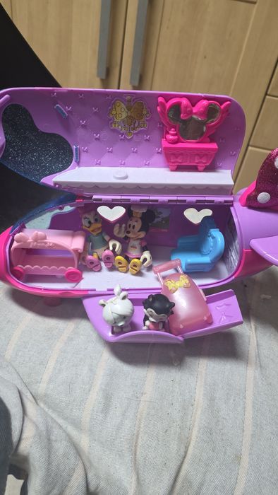 Aviao minnie + mala de acessórios e personagens
