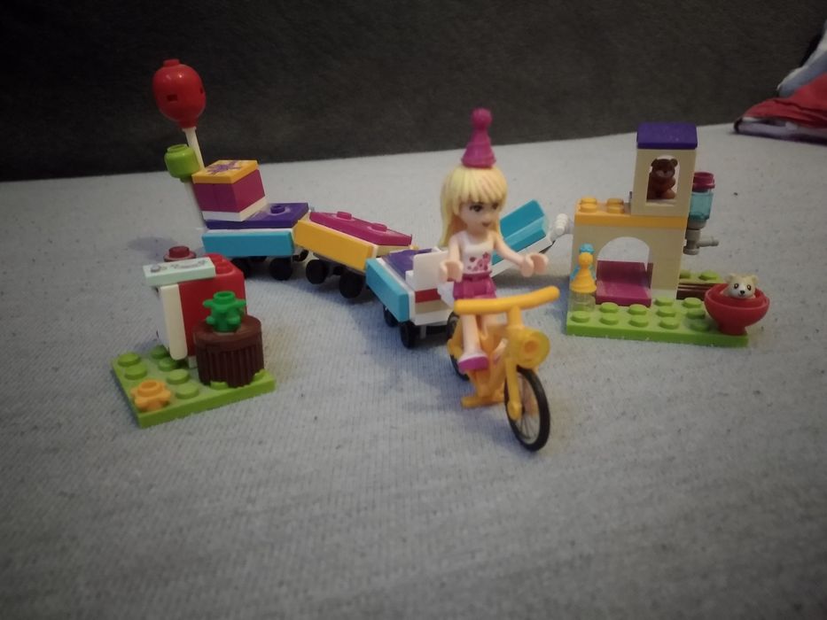 Klocki LEGO friends imprezowy pociąg