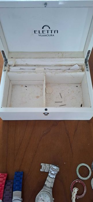 Kit Relógio Eletta + várias braceletes e anéis — funcional