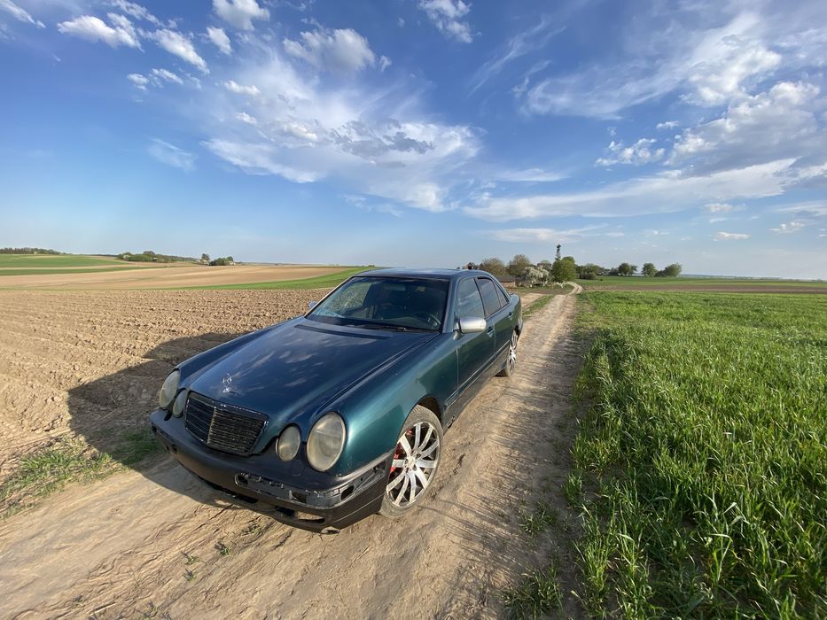 Mercedes Benz Е-210