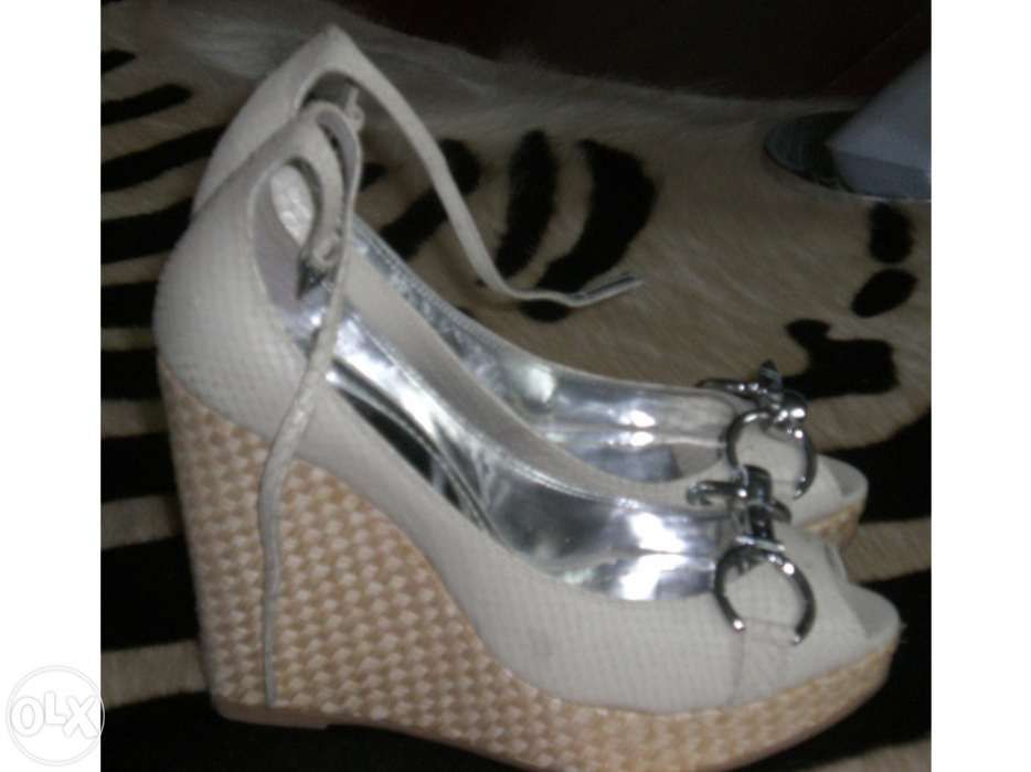 Sandálias Cunha Novas