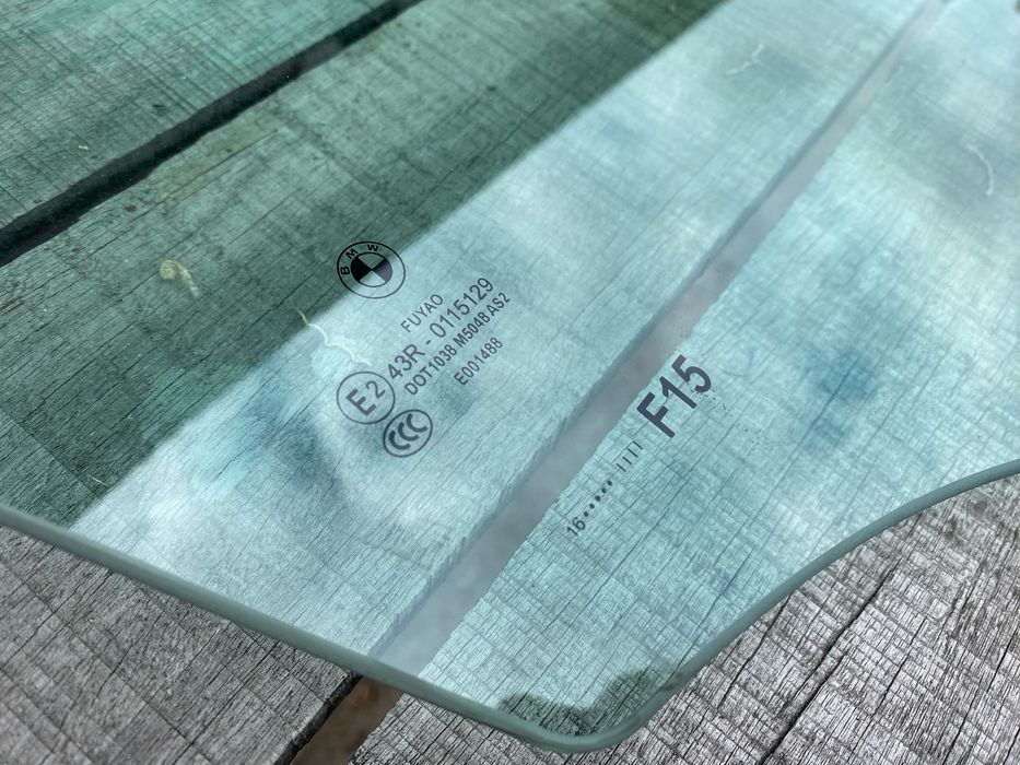 Стекло на дверь для бмв f15