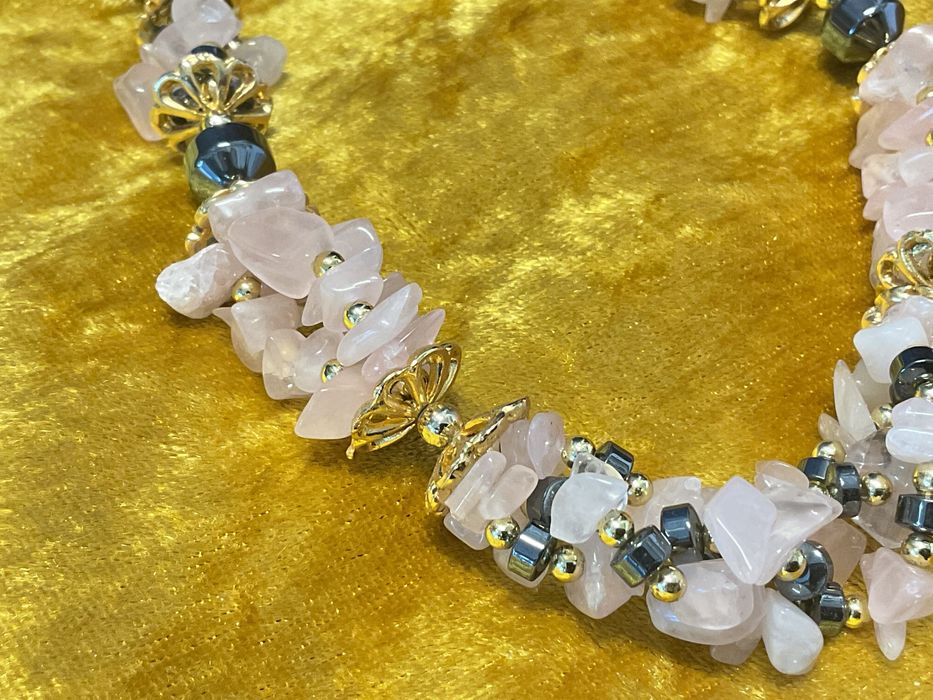 Colar pedras rosa e pretas 52 cm