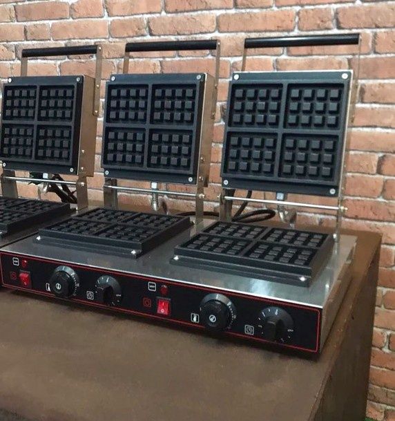 Máquina de waffles elétrica