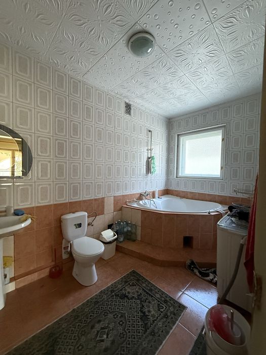 Продам будинку з виходом до лісу.