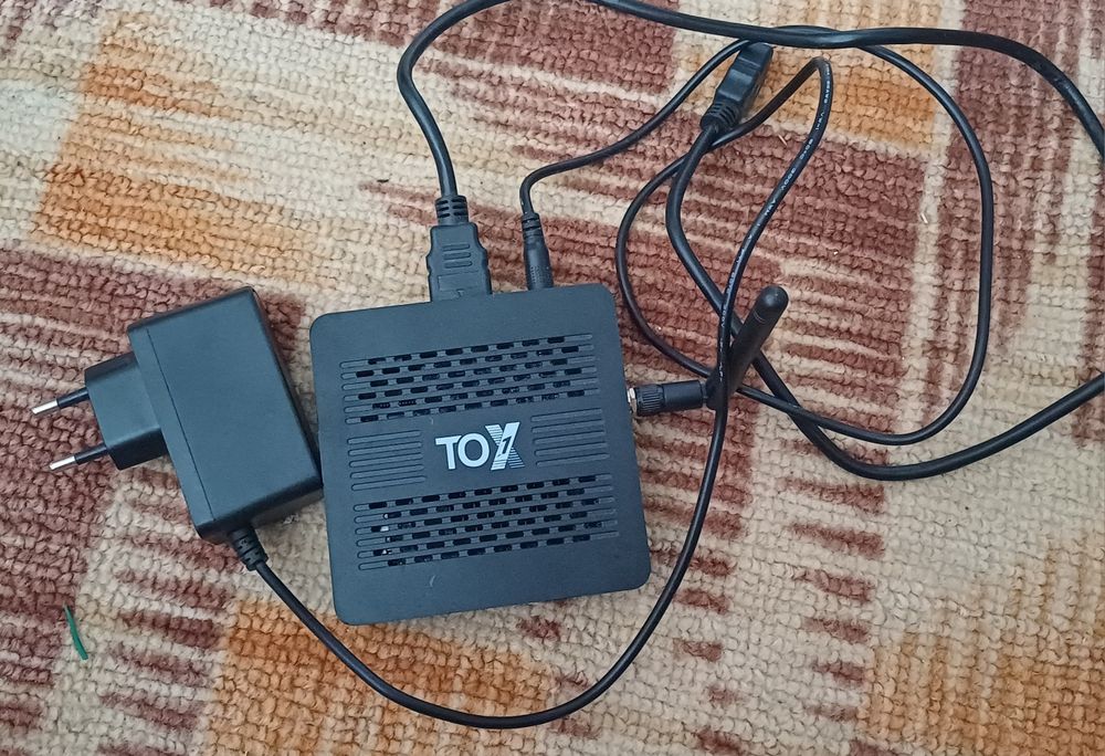 Смарт приставка ТВ TOX
