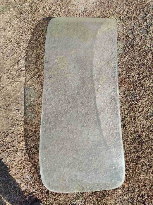 Запчастини на ГАЗ- 21  стекла лобове  та задне   .