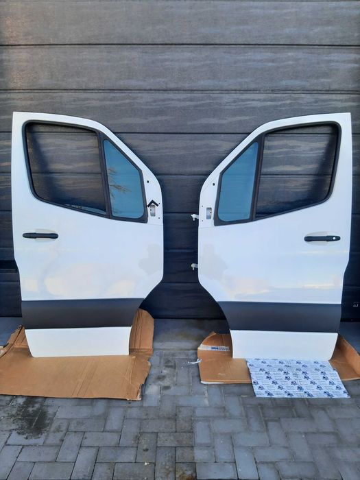 Двері передні Sprinter 907-910