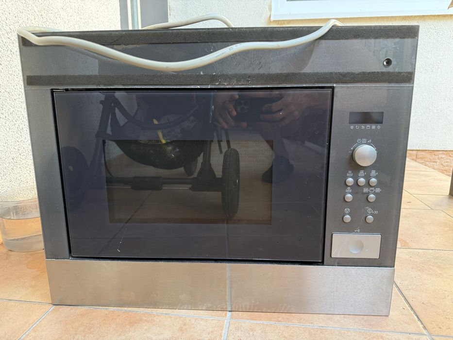 Mikrofala do zabudowy Electrolux z grillem