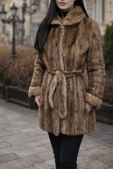 Продам норкову шубу