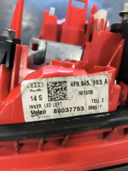 Farolim da mala esquerdo AUDI A6 (4F2, C6)