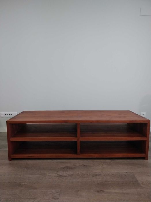 Mesa de centro / tv em madeira maciça