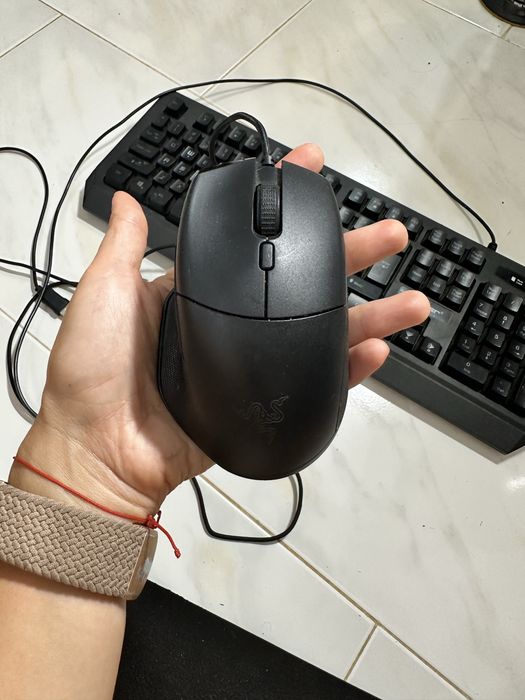 rato gaming Razer Basilisk Essential + teclado Tracer