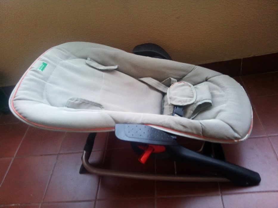 Ovo / Cadeirinha para Bebé / Marca Benetton Super promoção
