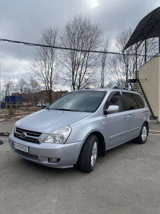 Продам Kia Carnival